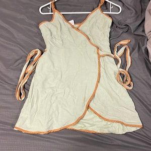 Selfie Leslie , Size: M green and orange dress